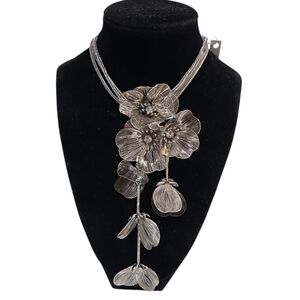🩶🔹️Atterri 🔹️Elegant Silver Floral  Blossom 11in Necklace